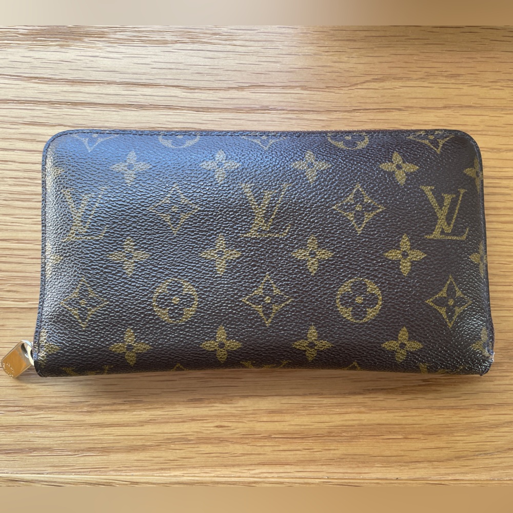 Luis Vuitton Zippy Wallet Monogram Brown circa 2011